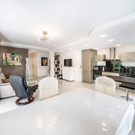 Apartman Bright 2 Bedroom Close To The Centre Of Cannes