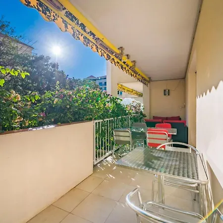 Bright 2 Bedroom Close To The Centre Of