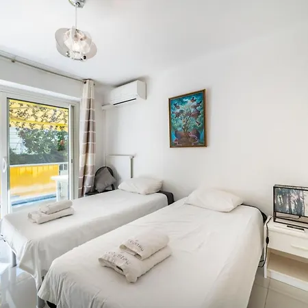 Bright 2 Bedroom Close To The Centre Of 公寓 戛纳
