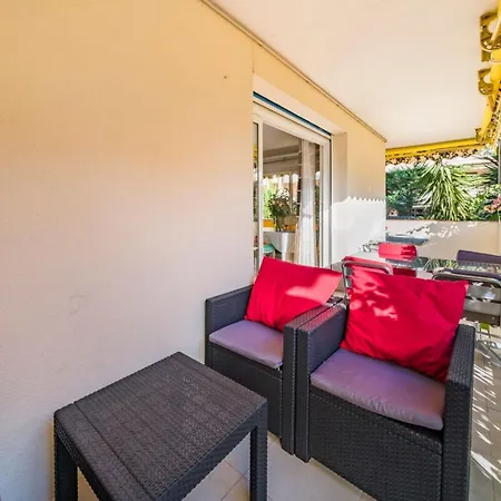 Bright 2 Bedroom Close To The Centre Of 公寓 戛纳