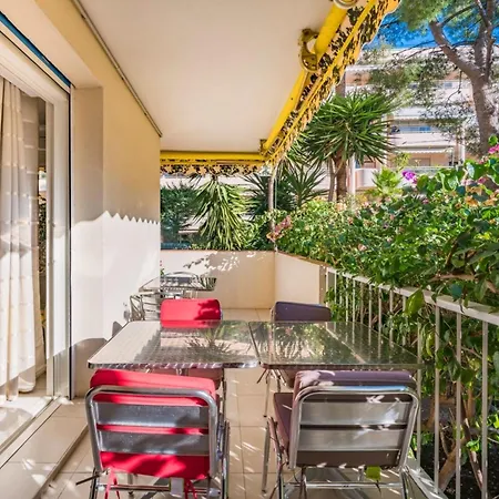 公寓 Bright 2 Bedroom Close To The Centre Of *