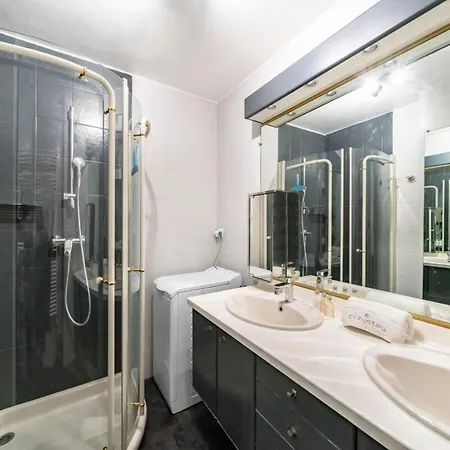 Bright 2 Bedroom Close To The Centre Of 公寓 戛纳