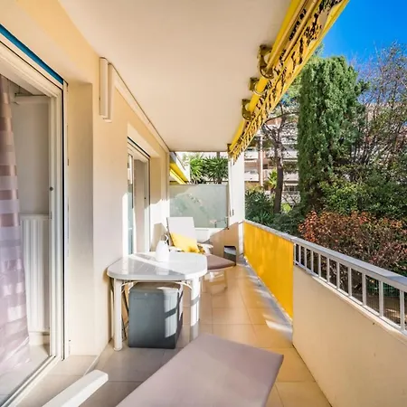 公寓 Bright 2 Bedroom Close To The Centre Of 戛纳