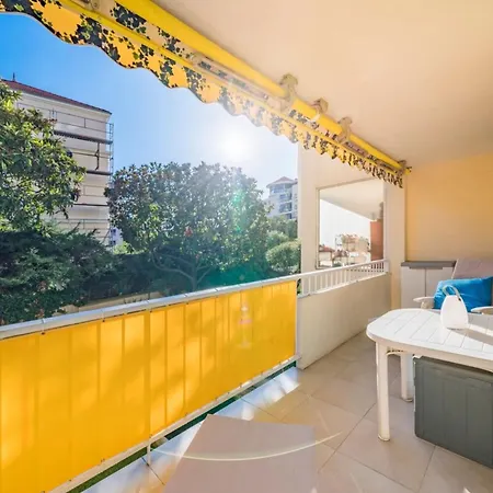 Bright 2 Bedroom Close To The Centre Of 公寓 *